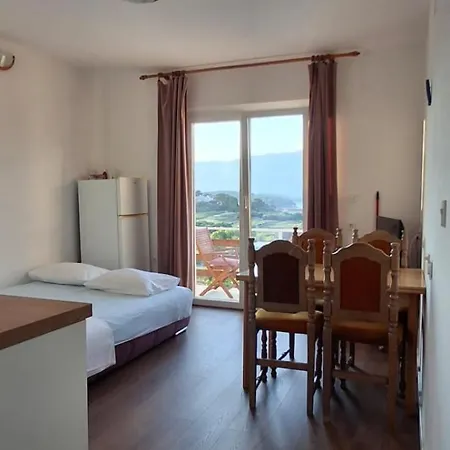 House Baglija شقة